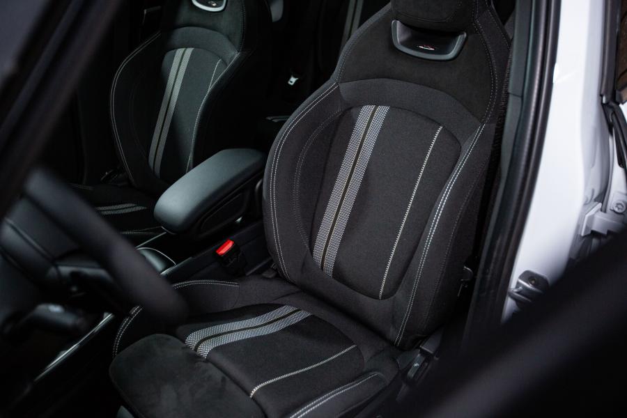 Интерьер Mini John Cooper Works Countryman (F60) 2017 года  (NA) (фото 35 из 40)